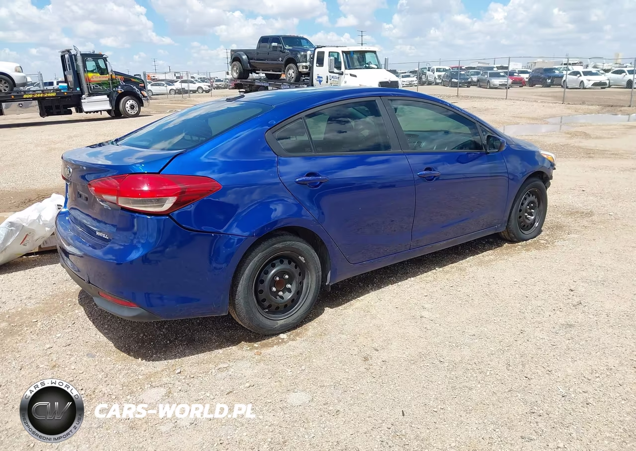 2017 Kia Forte Lx VIN:3KPFL4A7XHE133436 - 4