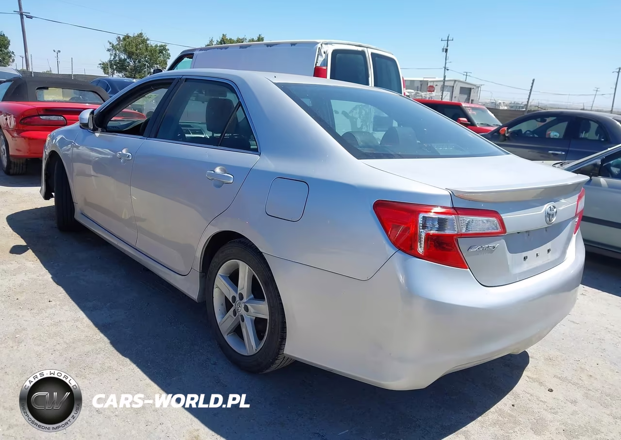 2014 Toyota Camry Se VIN:4T1BF1FK5EU446517 - 3