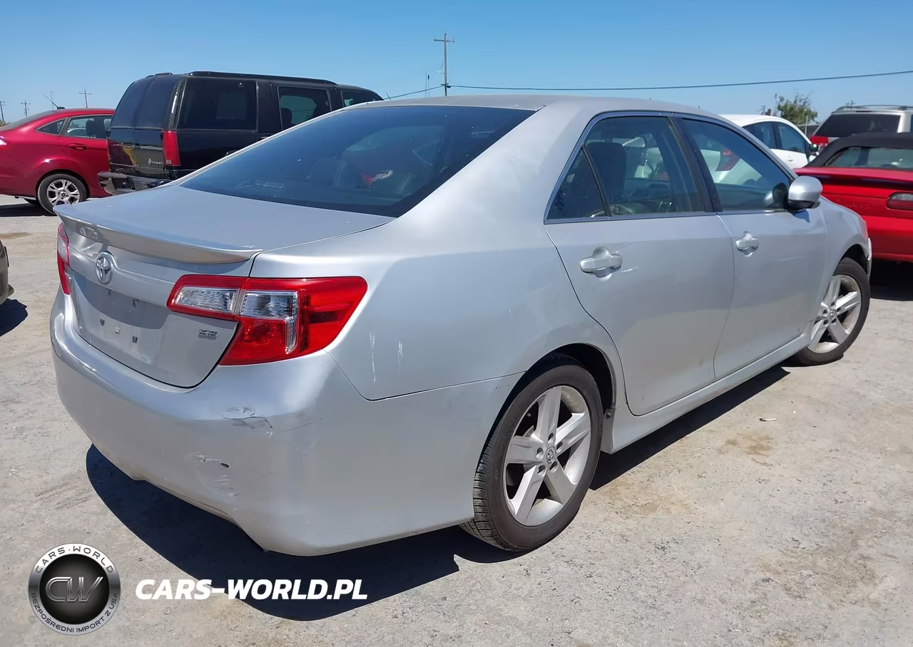 2014 Toyota Camry Se VIN:4T1BF1FK5EU446517 - 4