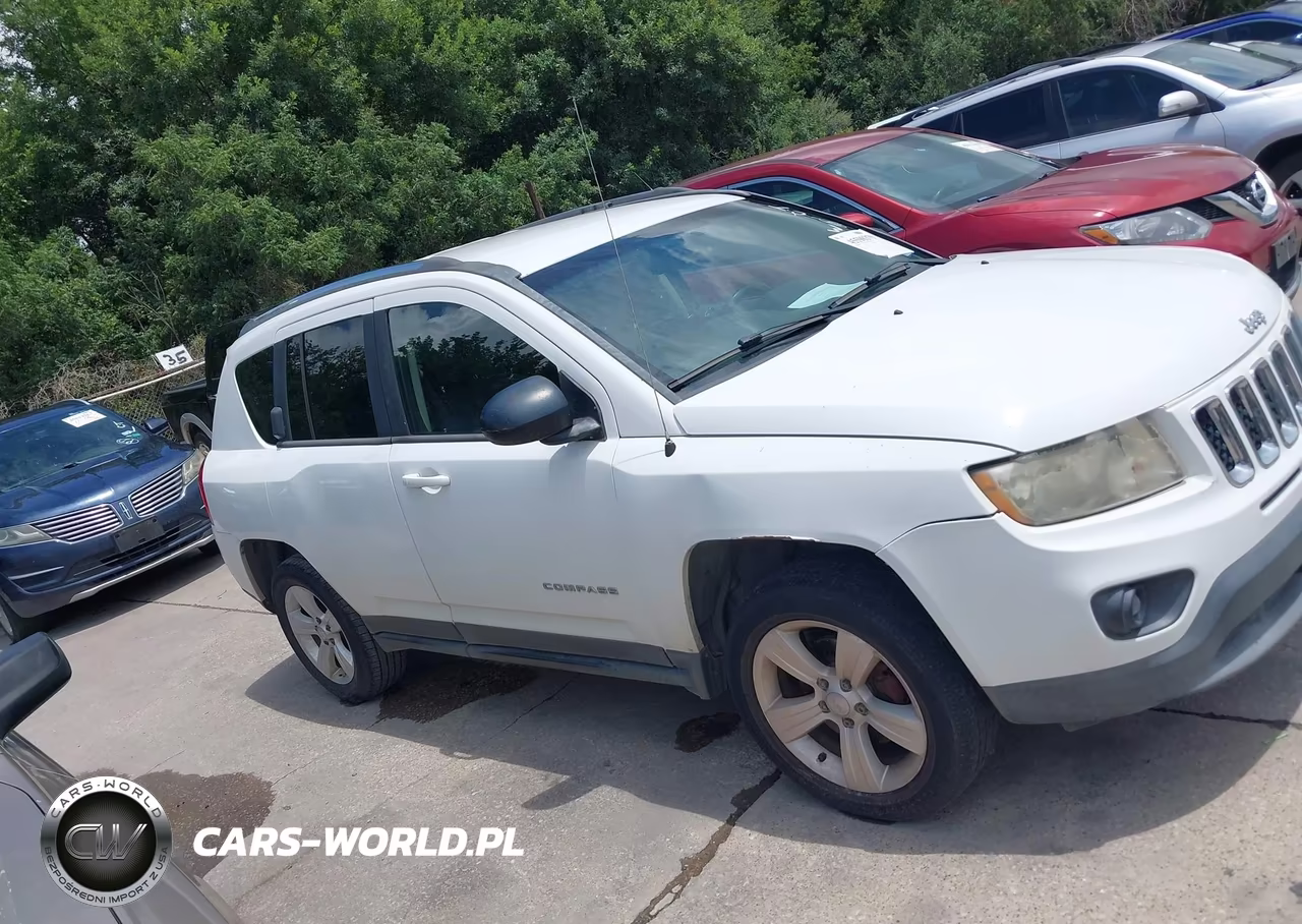 2013 Jeep Compass Latitude VIN:1C4NJCEA4DD250961 - 13
