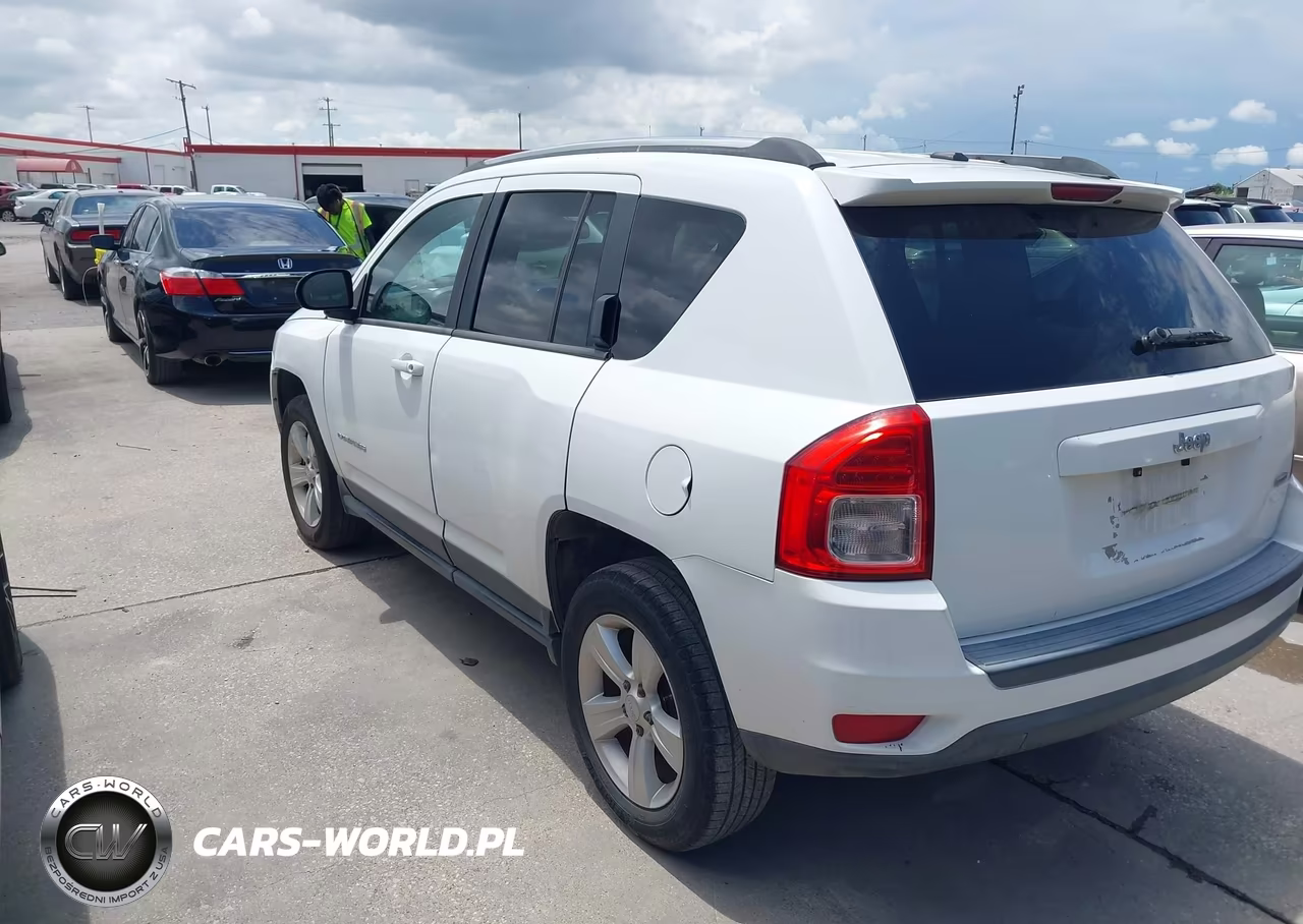 2013 Jeep Compass Latitude VIN:1C4NJCEA4DD250961 - 3