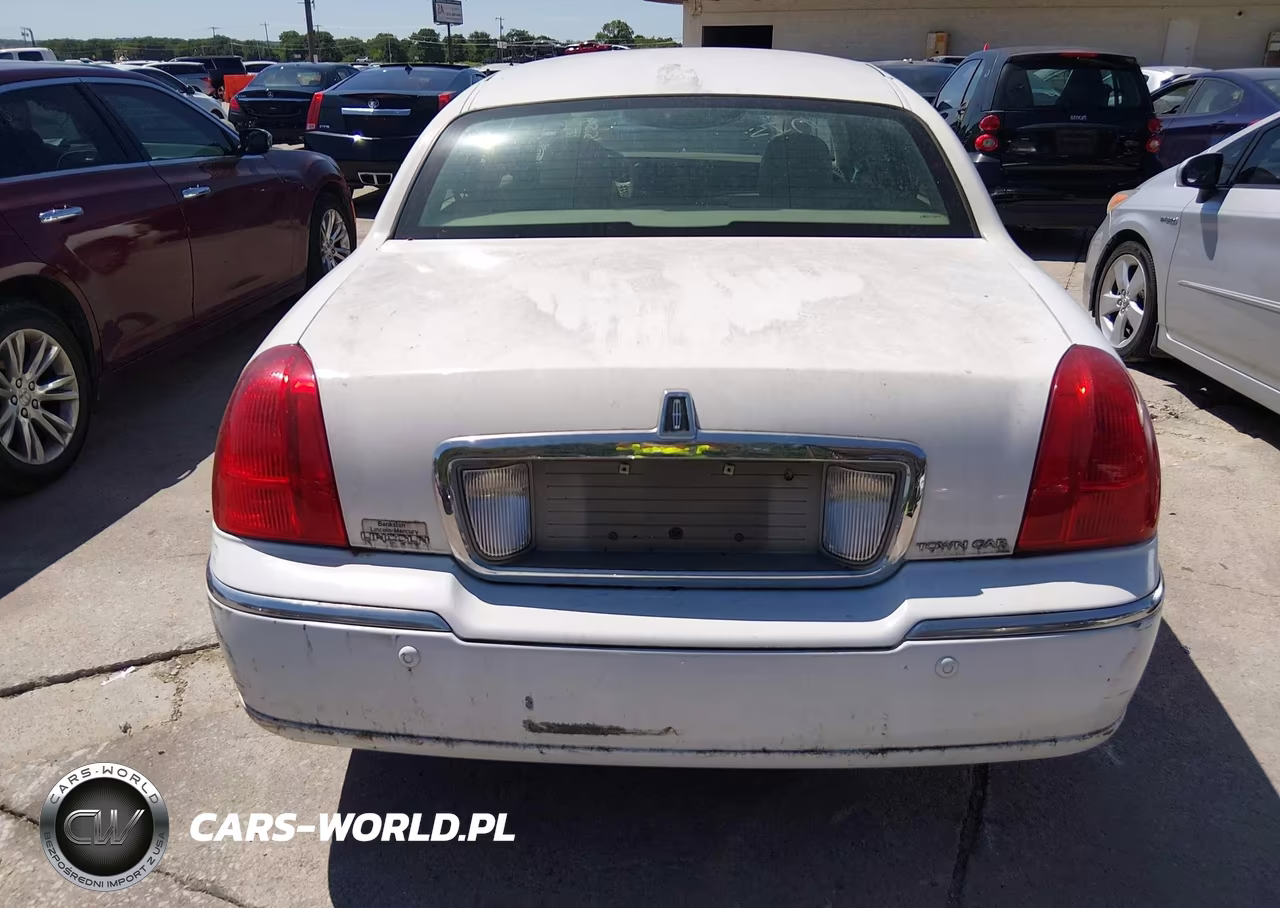 2004 Lincoln Town Car Signature VIN:1LNHM81W84Y623748 - 16
