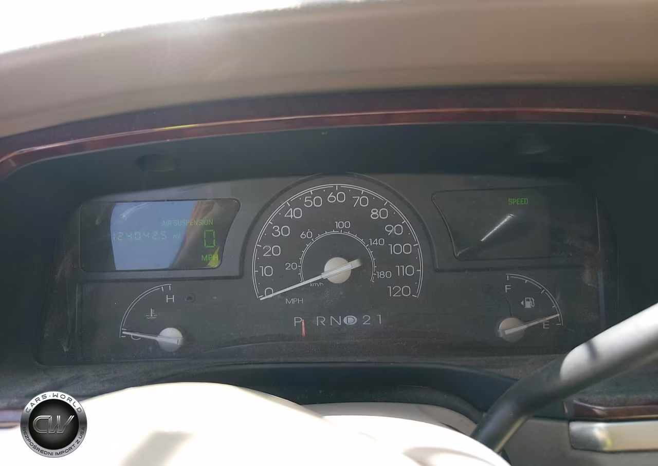 2004 Lincoln Town Car Signature VIN:1LNHM81W84Y623748 - 7