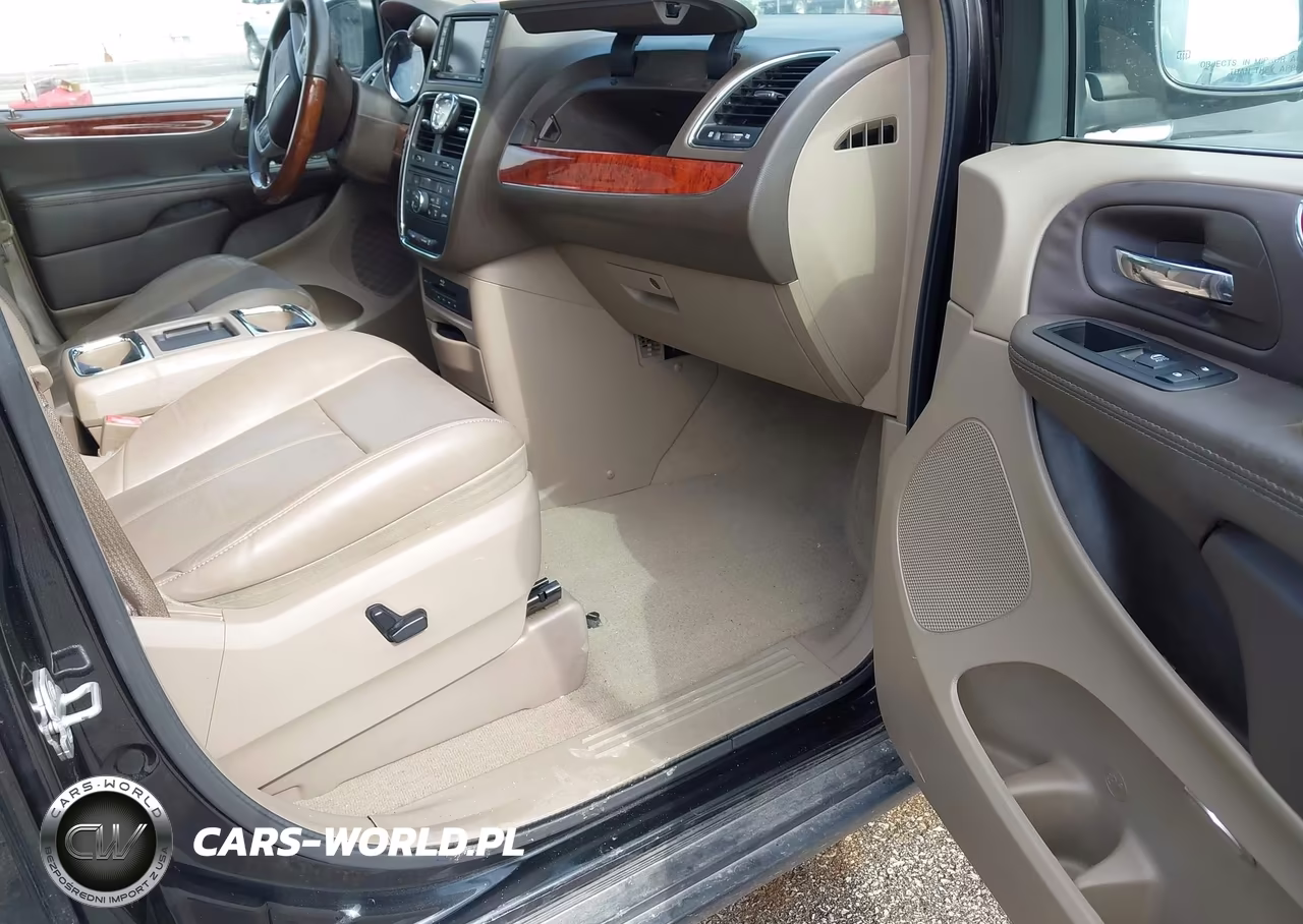 2014 Chrysler Town & Country Limited VIN:2C4RC1GG3ER297740 - 5