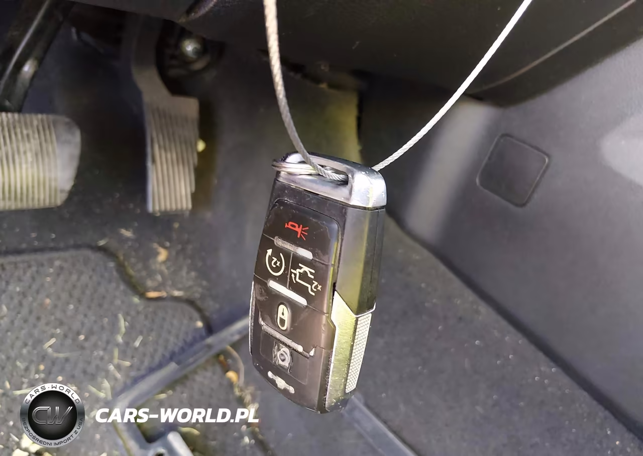 2019 Ram 1500 Laramie VIN:1C6SRFJT8KN516257 - 11