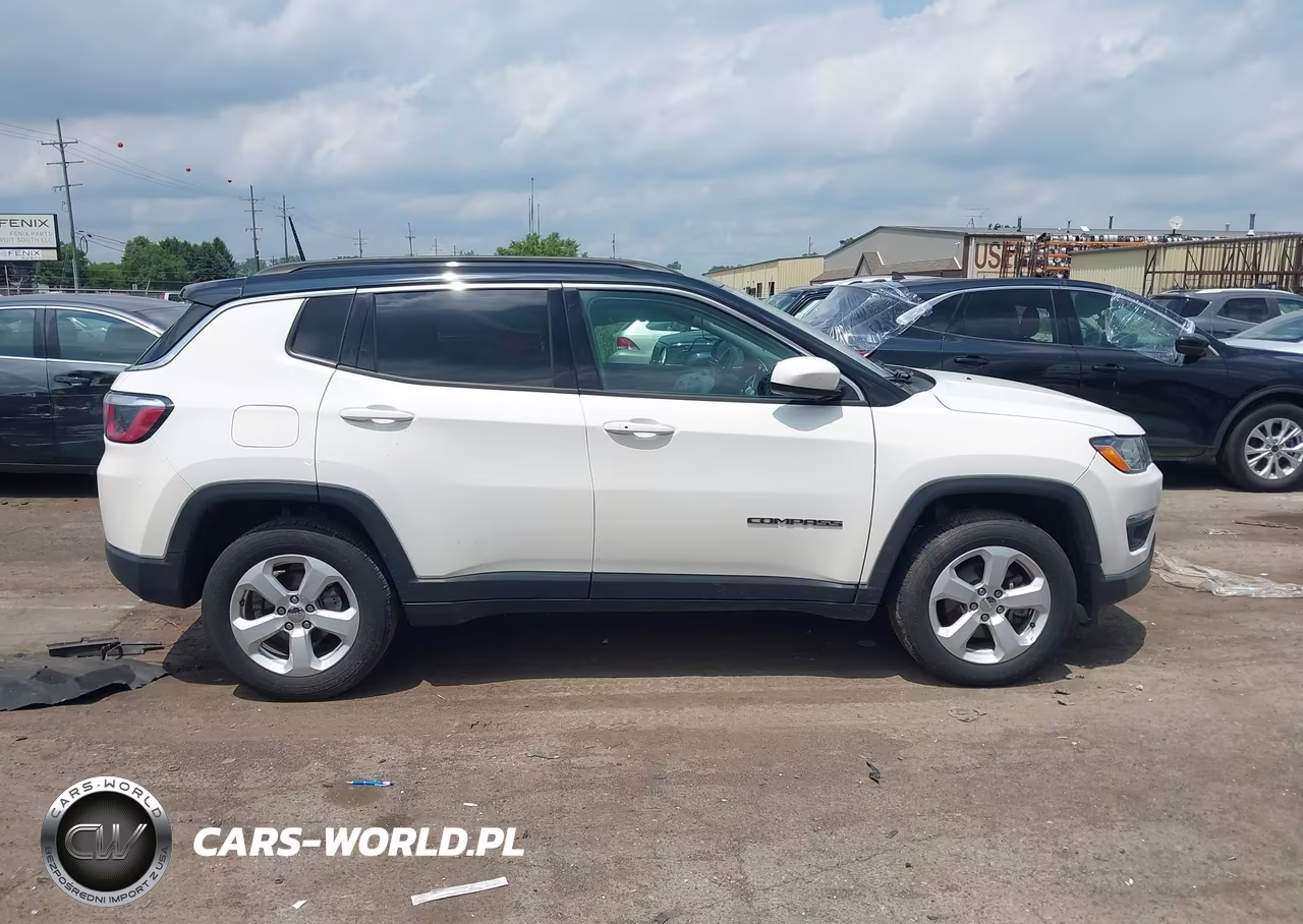 2018 Jeep Compass Latitude 4X4 VIN:3C4NJDBB8JT326318 - 13