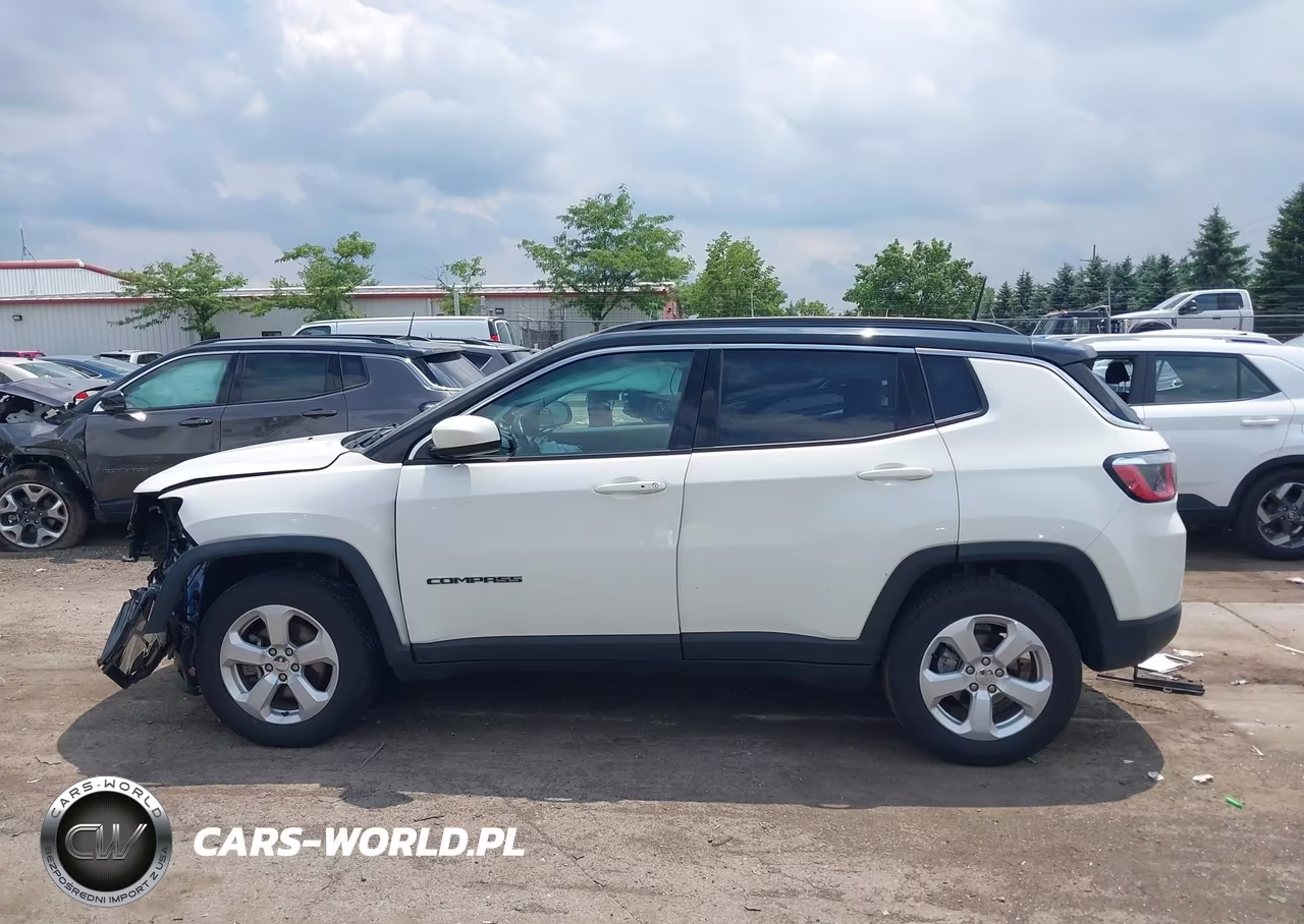 2018 Jeep Compass Latitude 4X4 VIN:3C4NJDBB8JT326318 - 14