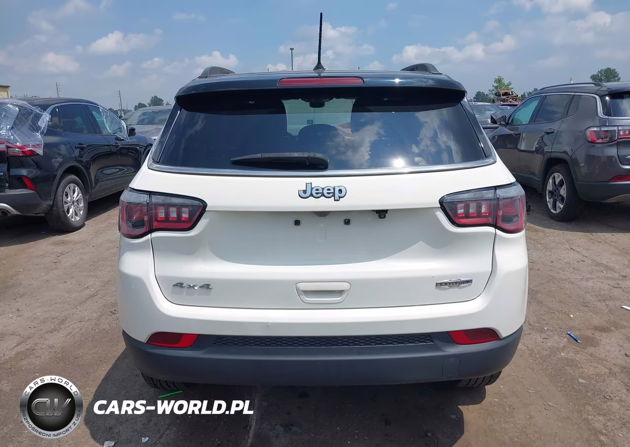 2018 Jeep Compass Latitude 4X4 VIN:3C4NJDBB8JT326318 - 16