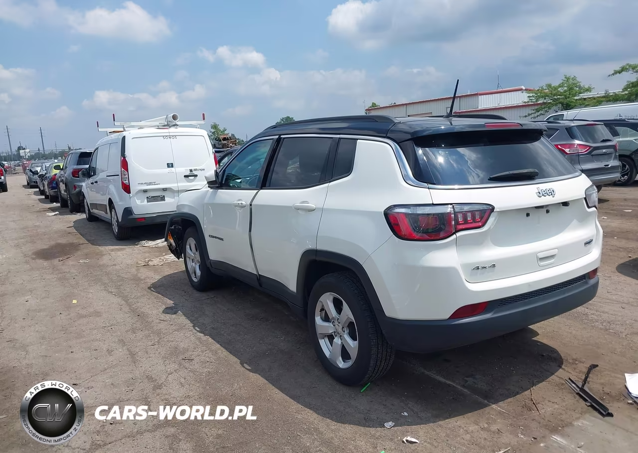 2018 Jeep Compass Latitude 4X4 VIN:3C4NJDBB8JT326318 - 3
