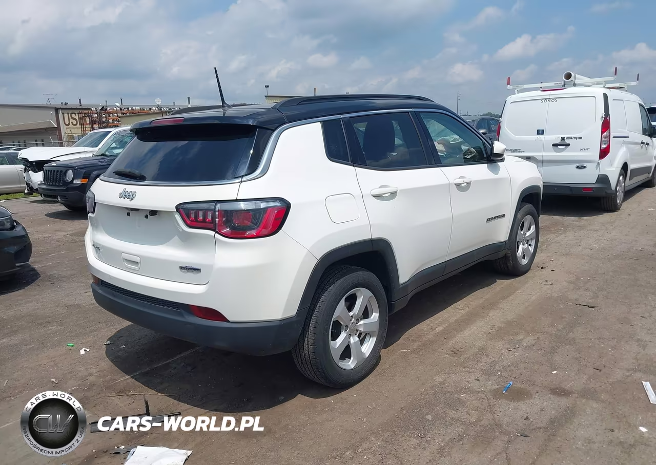 2018 Jeep Compass Latitude 4X4 VIN:3C4NJDBB8JT326318 - 4