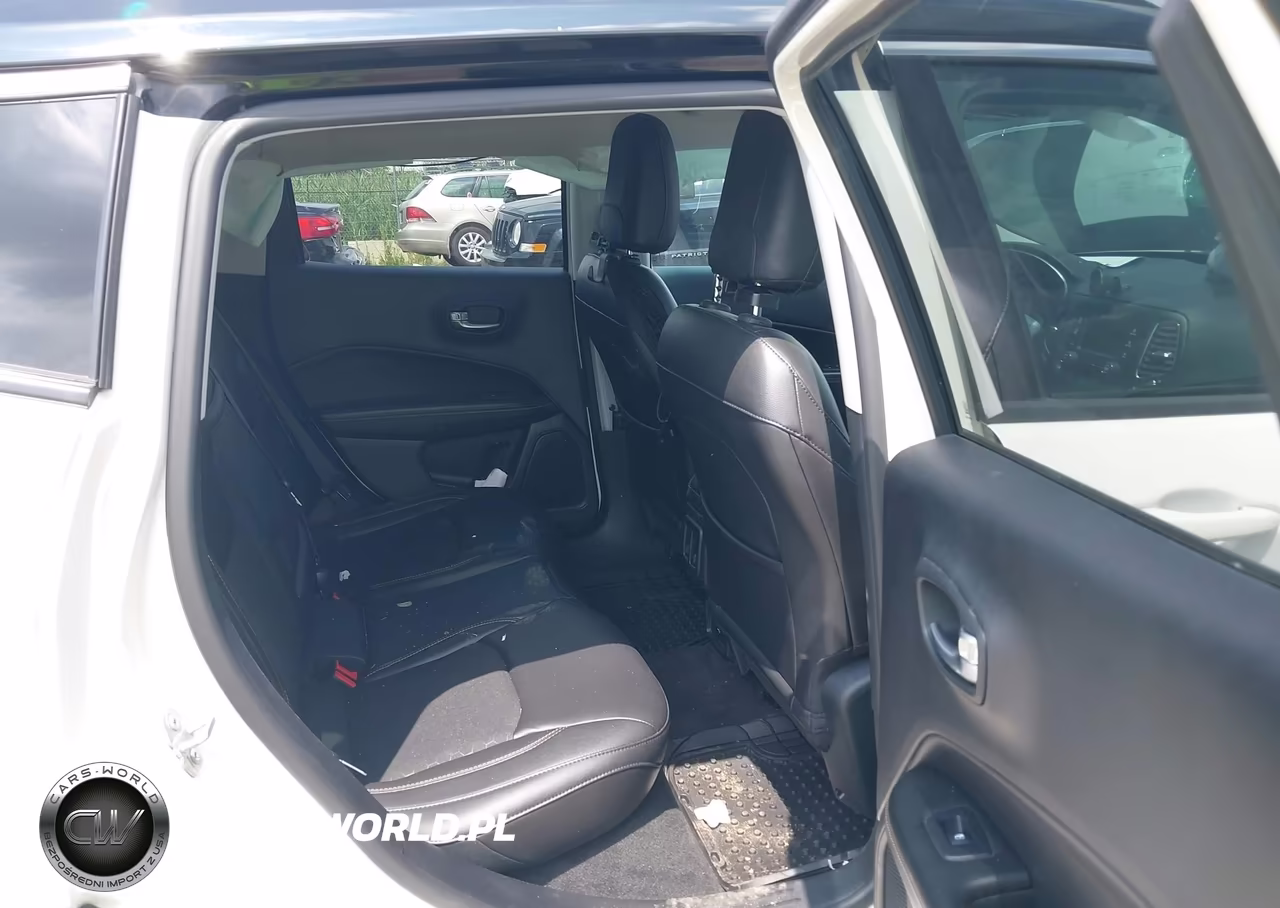 2018 Jeep Compass Latitude 4X4 VIN:3C4NJDBB8JT326318 - 8