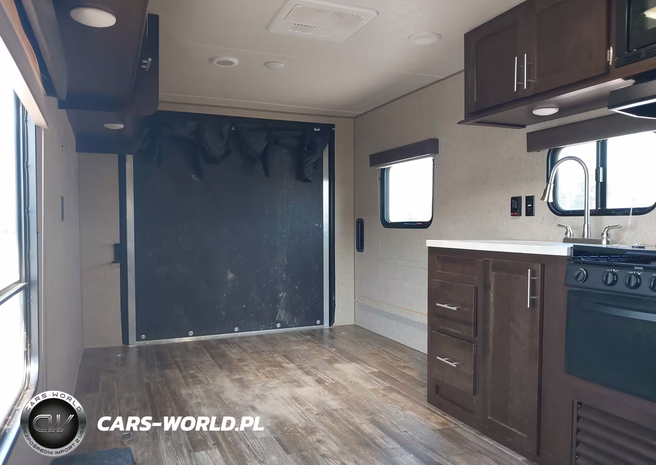 2017 Forest River Grey Wolf Toyhauler Travel Trailer VIN:4X4TCKB2XHK039865 - 5