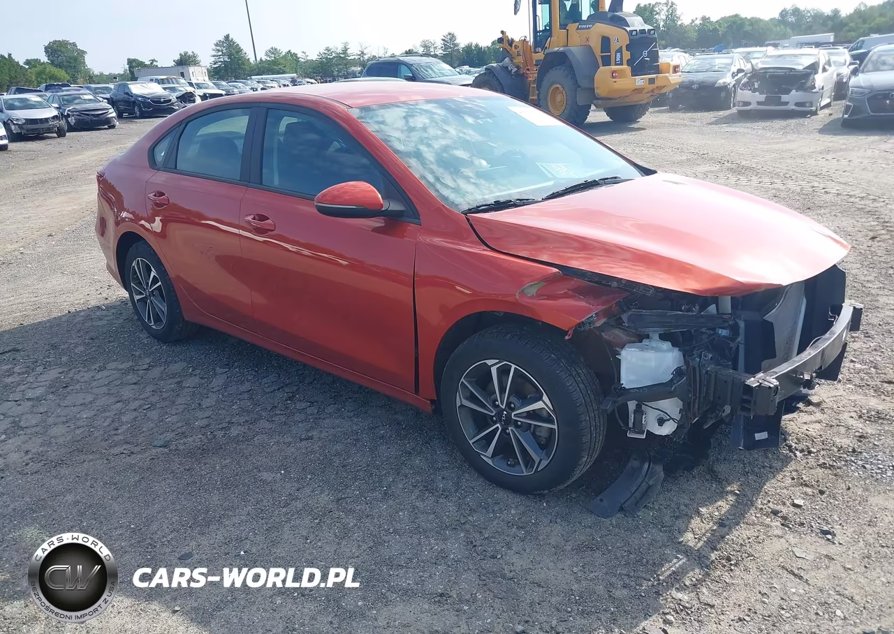 2023 Kia Forte Lxs – zdjęcie 1 z 17