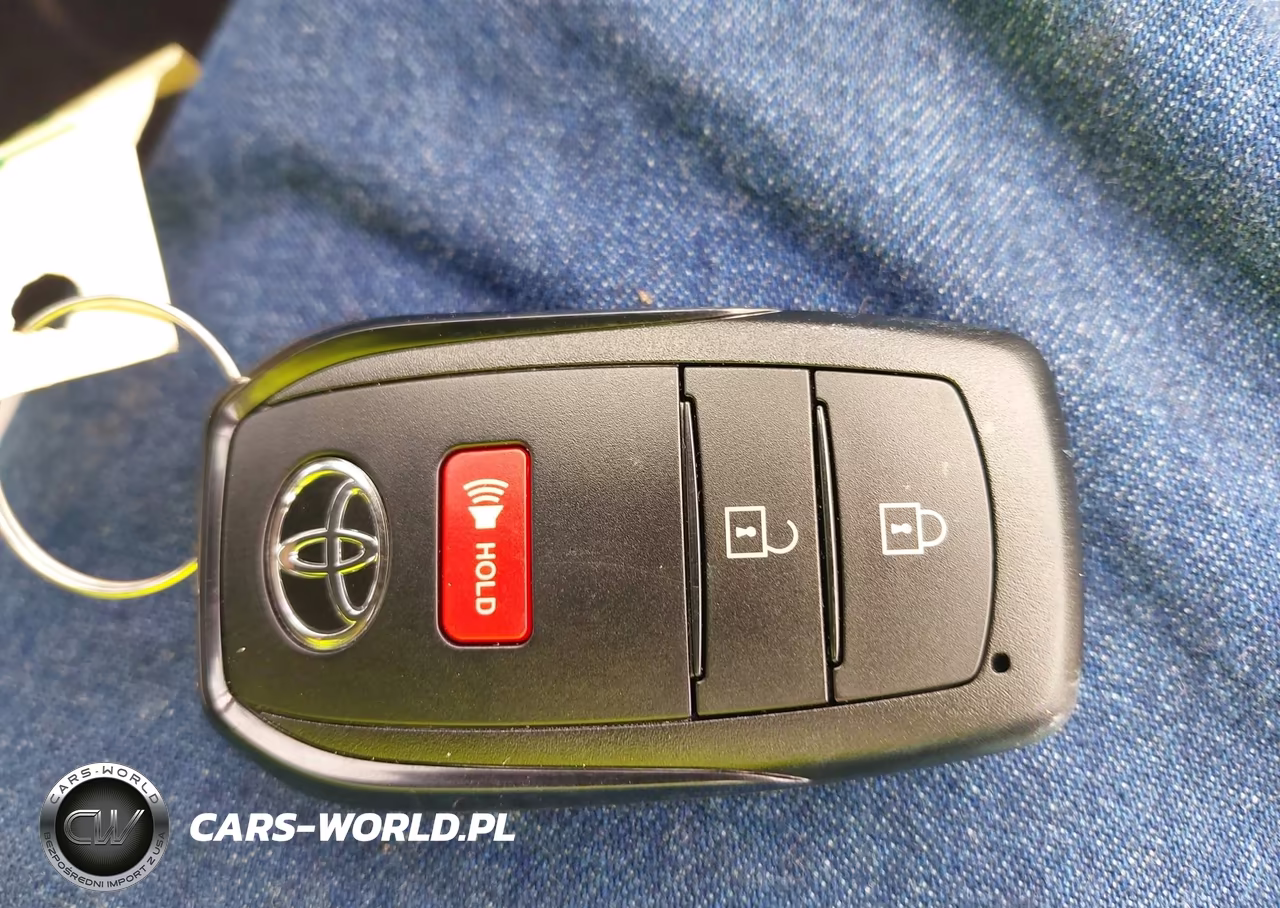 2026 Toyota Corolla Cross Le VIN:7MUCAABGXTV190083 - 11