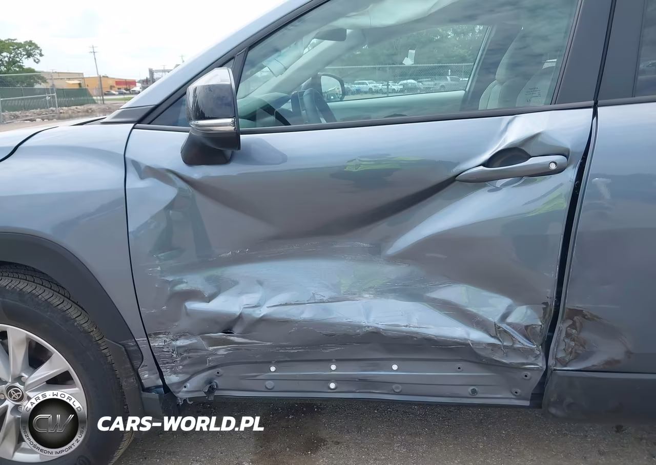 2026 Toyota Corolla Cross Le VIN:7MUCAABGXTV190083 - 6