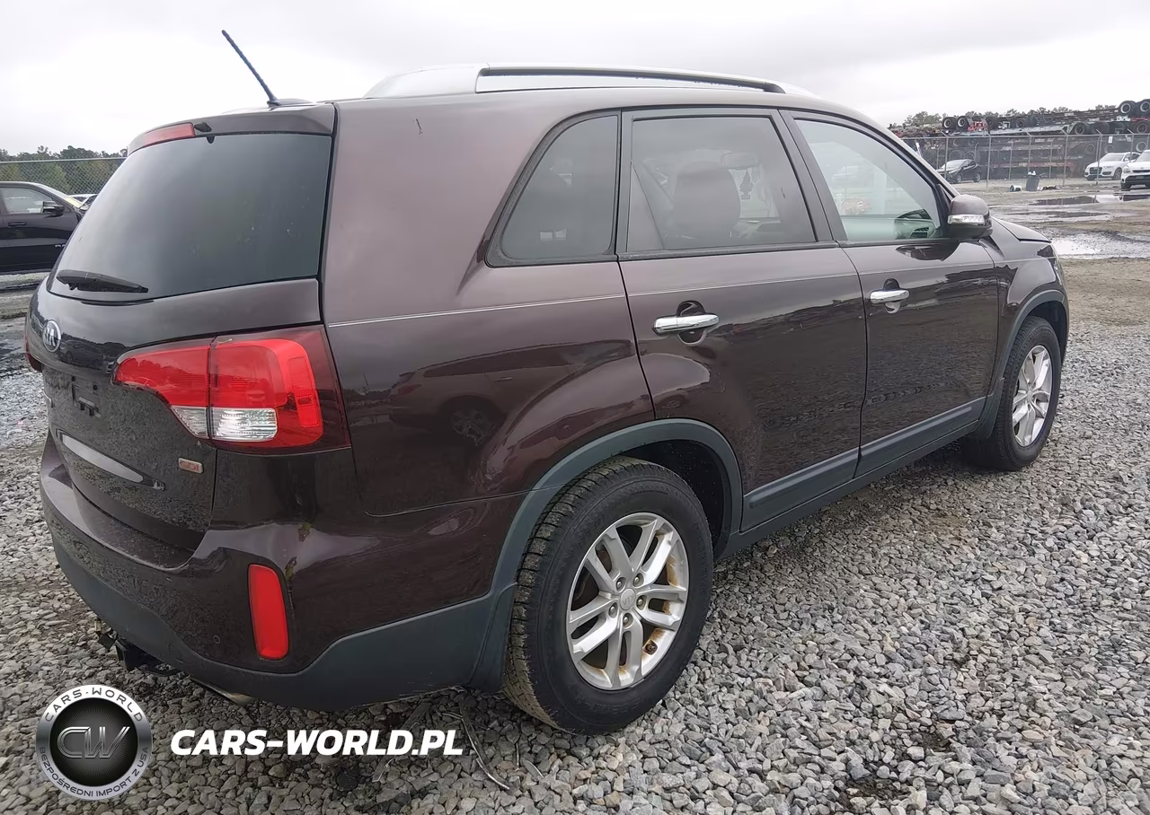 2015 Kia Sorento Lx VIN:5XYKT3A61FG640337 - 4