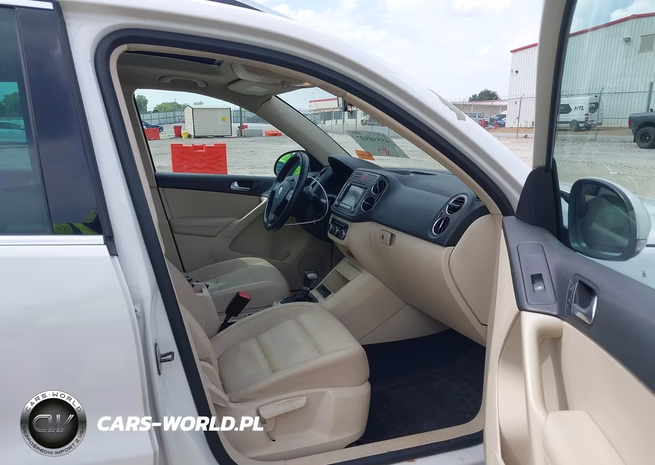 2010 Volkswagen Tiguan Wolfsburg Edition VIN:WVGAV7AX8AW523920 - 5
