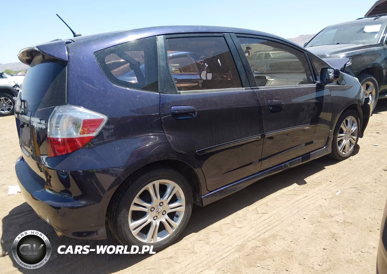 2010 Honda Fit Sport VIN:JHMGE8H43AC009912 - 4