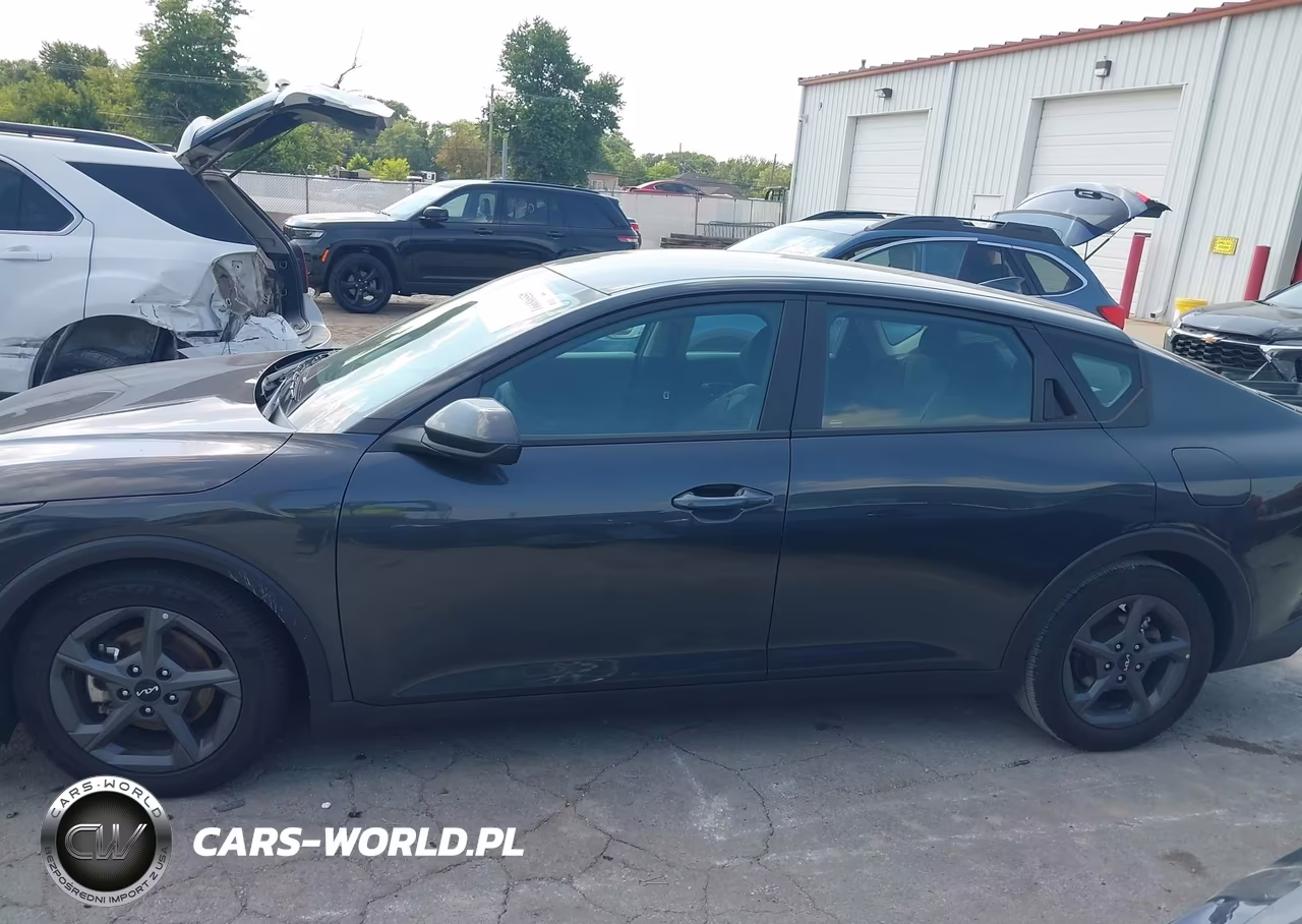 2025 Kia K4 Lxs VIN:3KPFT4DE9SE103846 - 14