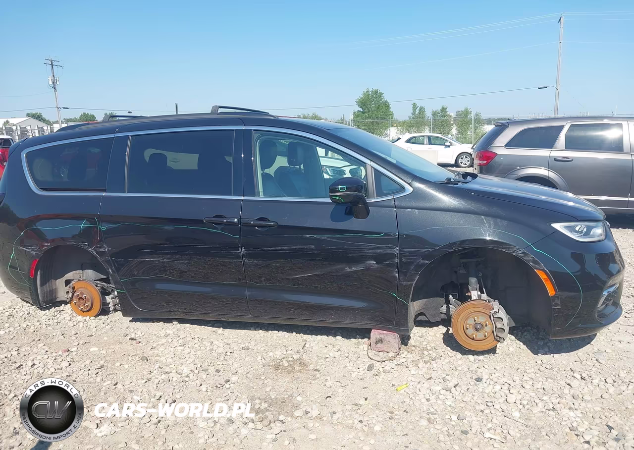 2022 Chrysler Pacifica Touring L VIN:2C4RC1BG4NR117107 - 13