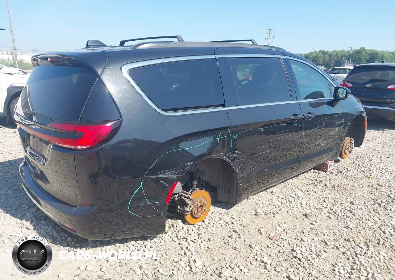2022 Chrysler Pacifica Touring L VIN:2C4RC1BG4NR117107 - 4