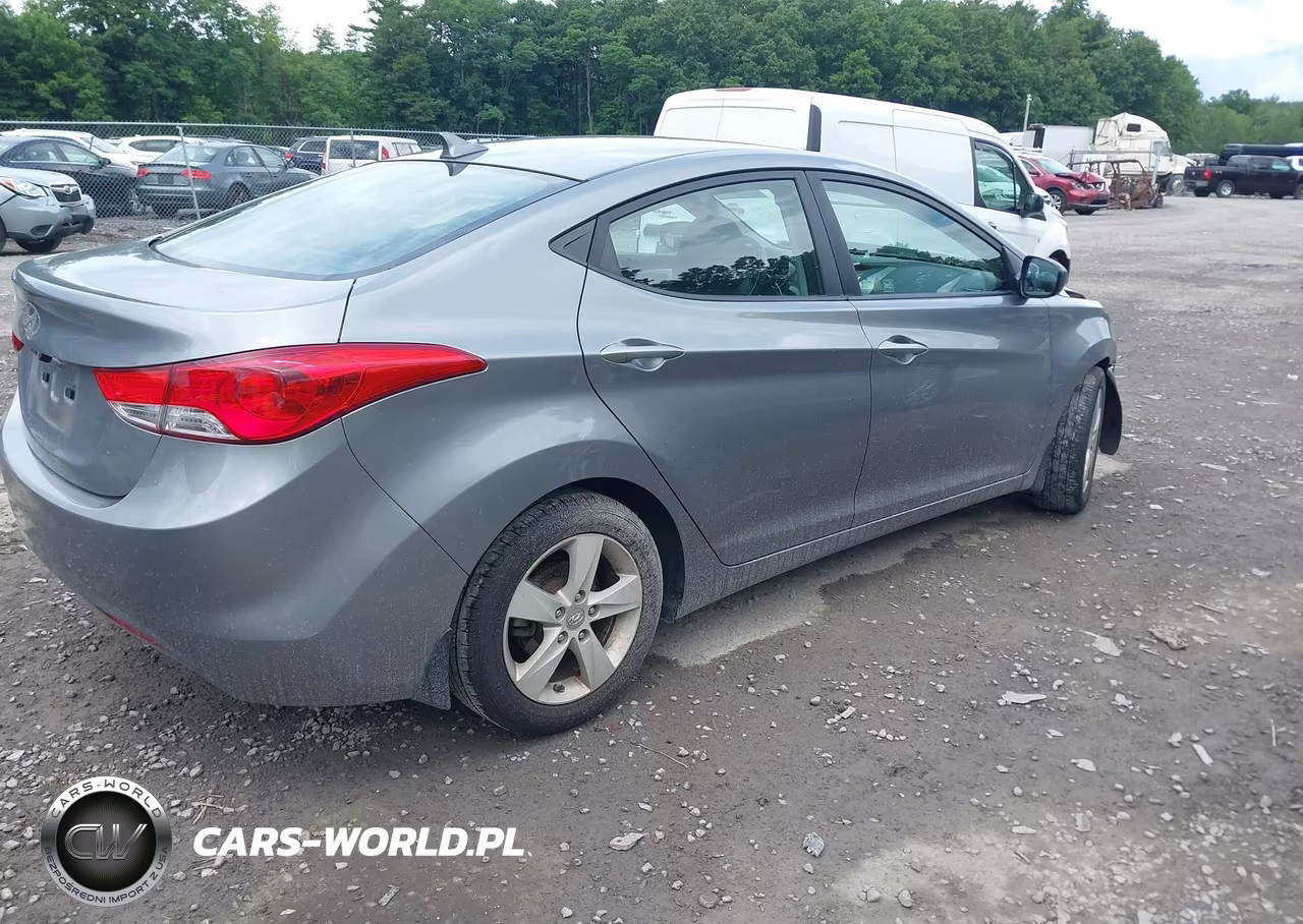 2013 Hyundai Elantra Gls VIN:KMHDH4AE5DU582232 - 4