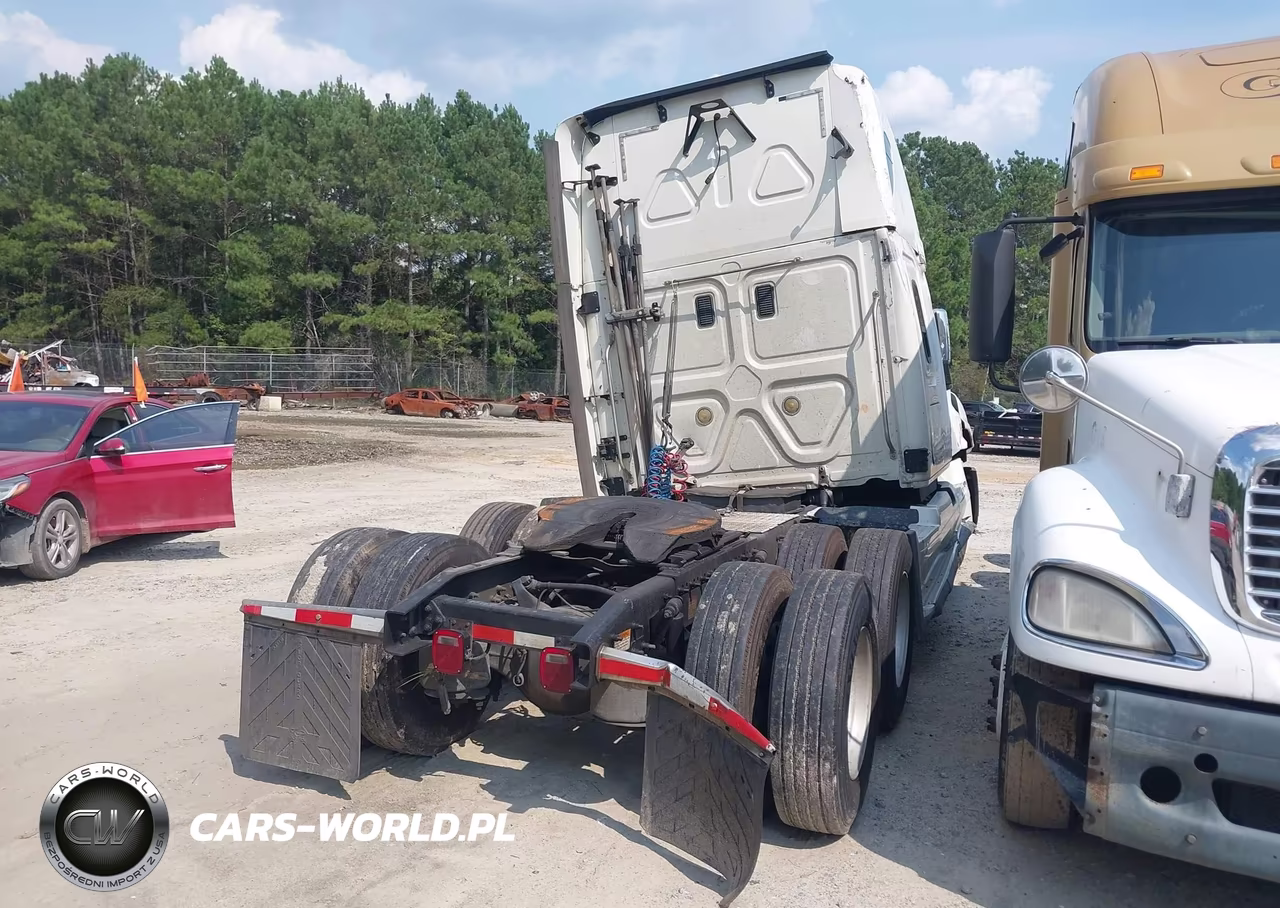 2012 Freightliner Cascadia 125 VIN:1FUJGLDRXCSBK1813 - 4