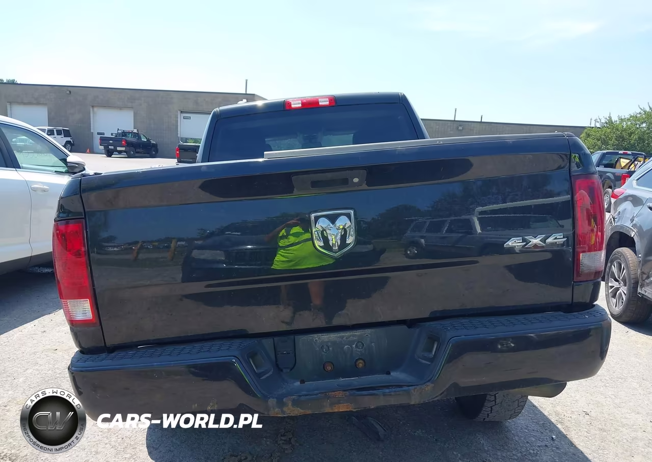 2017 Ram 1500 Express 4X4 6'4 Box VIN:1C6RR7FG2HS534666 - 17