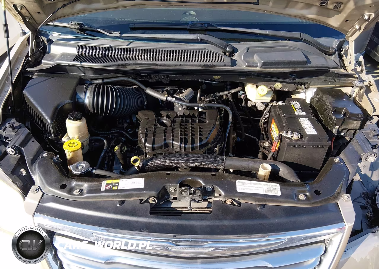 2015 Chrysler Town & Country Touring-L VIN:2C4RC1CG2FR646619 - 10