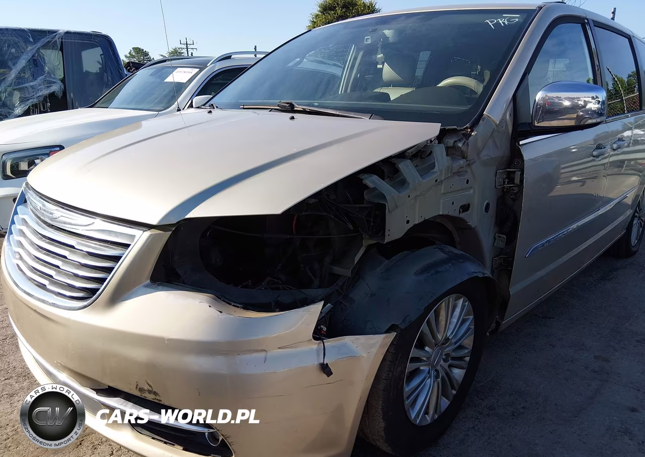 2015 Chrysler Town & Country Touring-L VIN:2C4RC1CG2FR646619 - 6