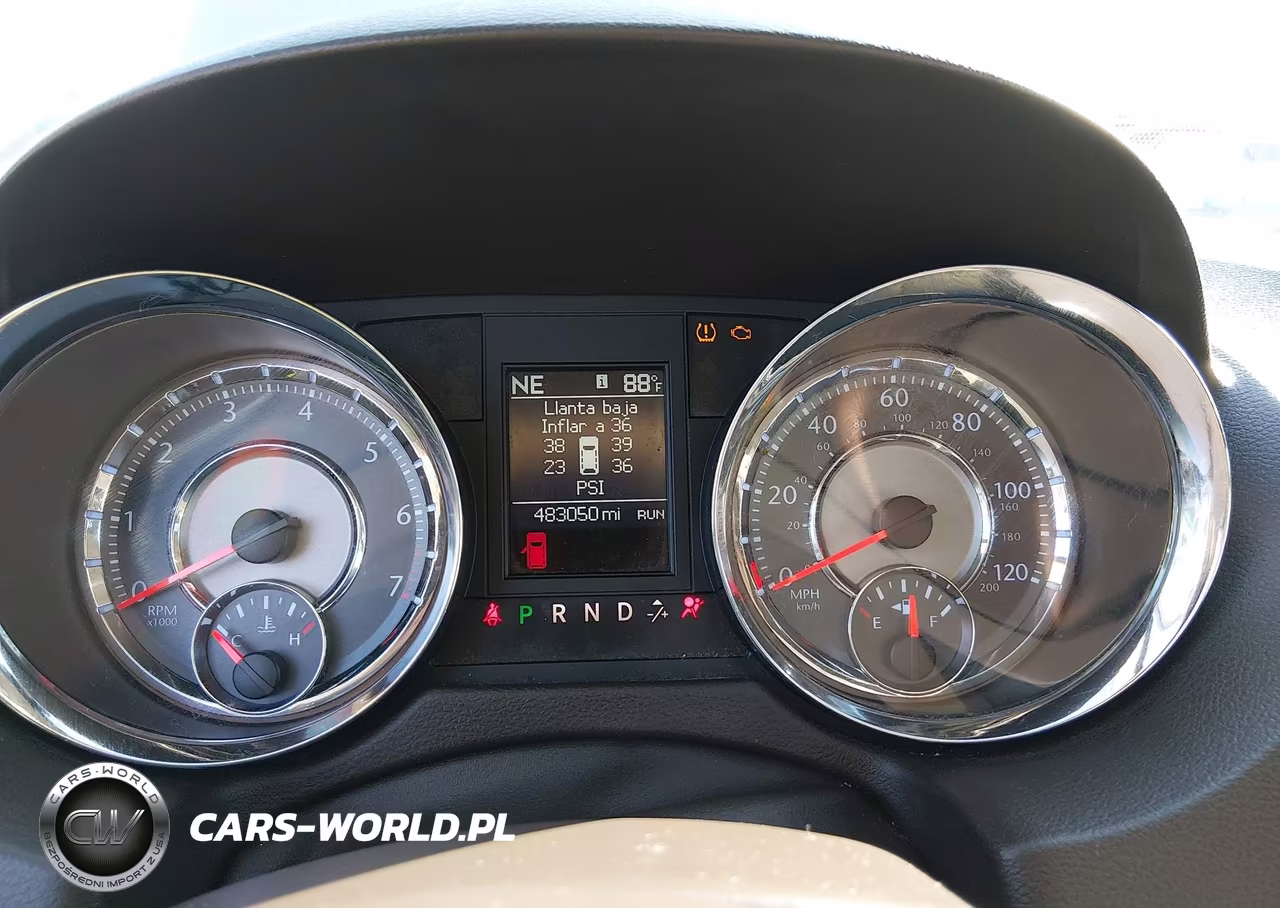 2015 Chrysler Town & Country Touring-L VIN:2C4RC1CG2FR646619 - 7