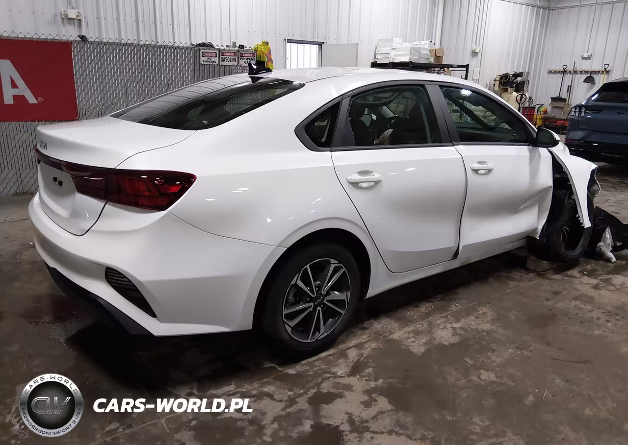 2023 Kia Forte Lxs VIN:3KPF24AD8PE687257 - 4
