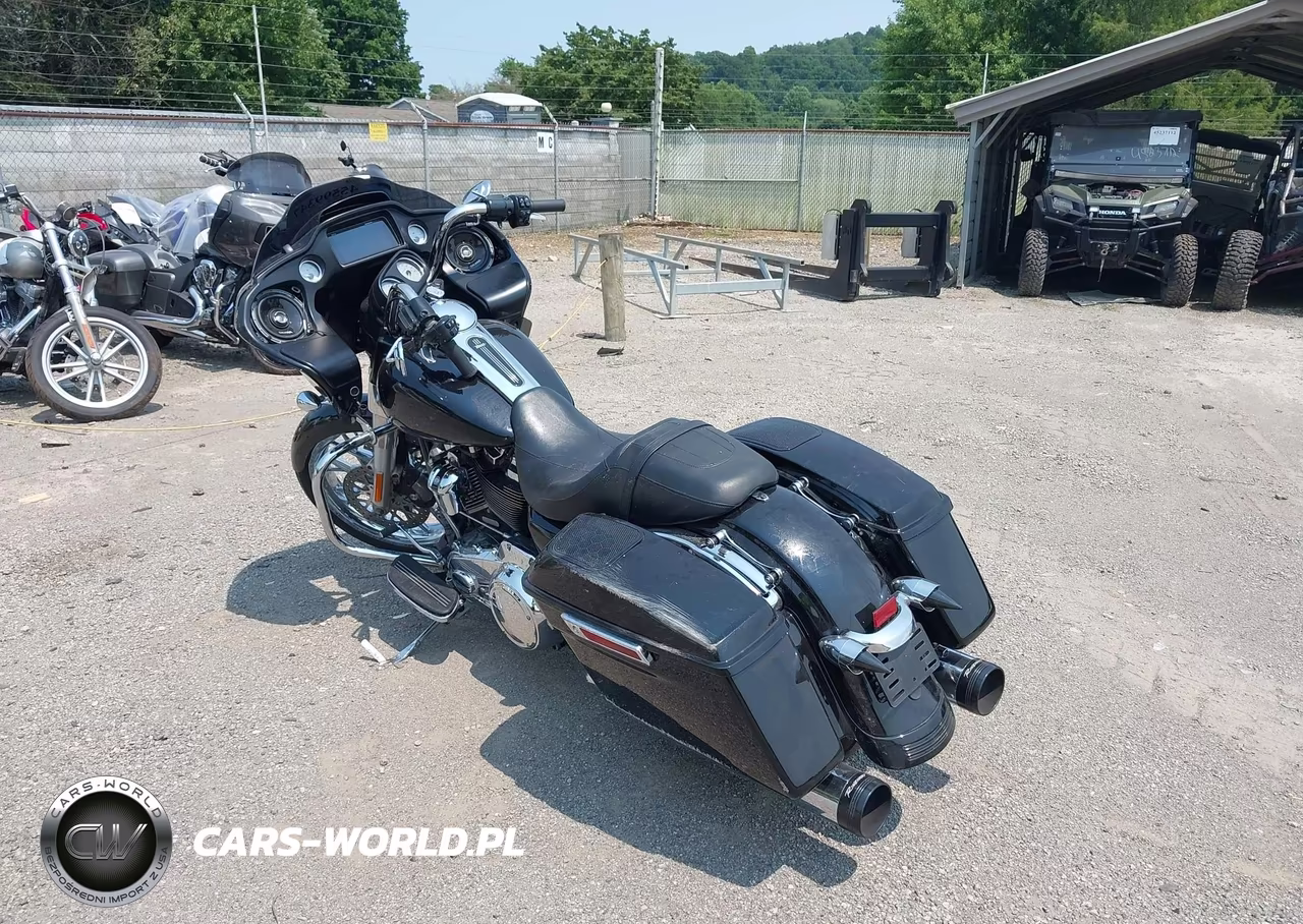 2017 Harley-Davidson Fltrx Road Glide VIN:1HD1KHC13HB651767 - 3
