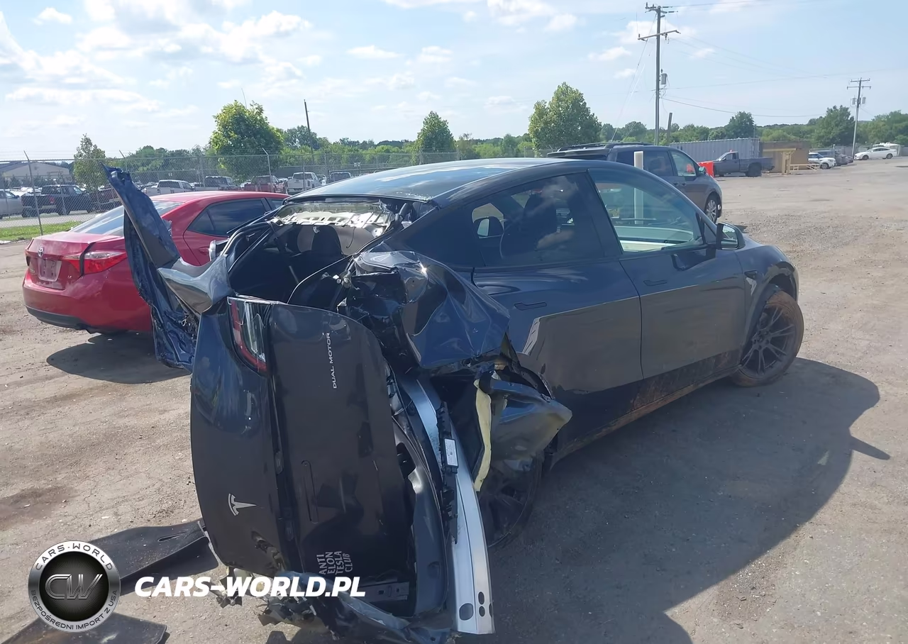 2024 Tesla Model Y Long Range Dual Motor All-Wheel Drive VIN:7SAYGDEE9RA304551 - 4