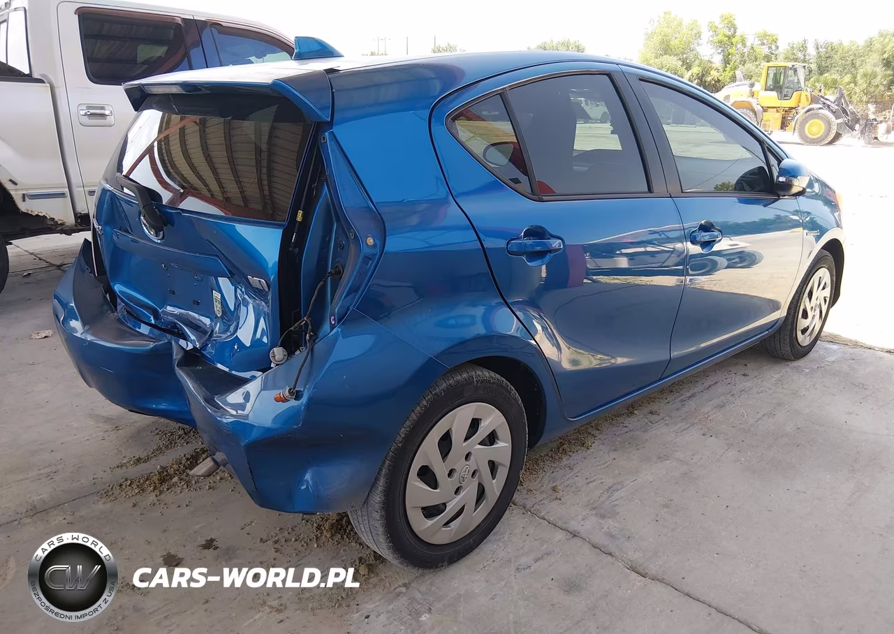 2016 Toyota Prius C One VIN:JTDKDTB3XG1121595 - 4