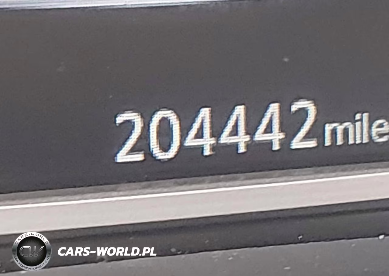 2018 Nissan Sentra S VIN:3N1AB7AP0JY330993 - 16