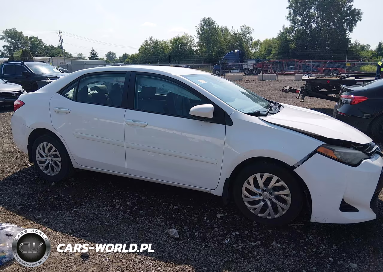 2018 Toyota Corolla Le VIN:2T1BURHE3JC111764 - 13