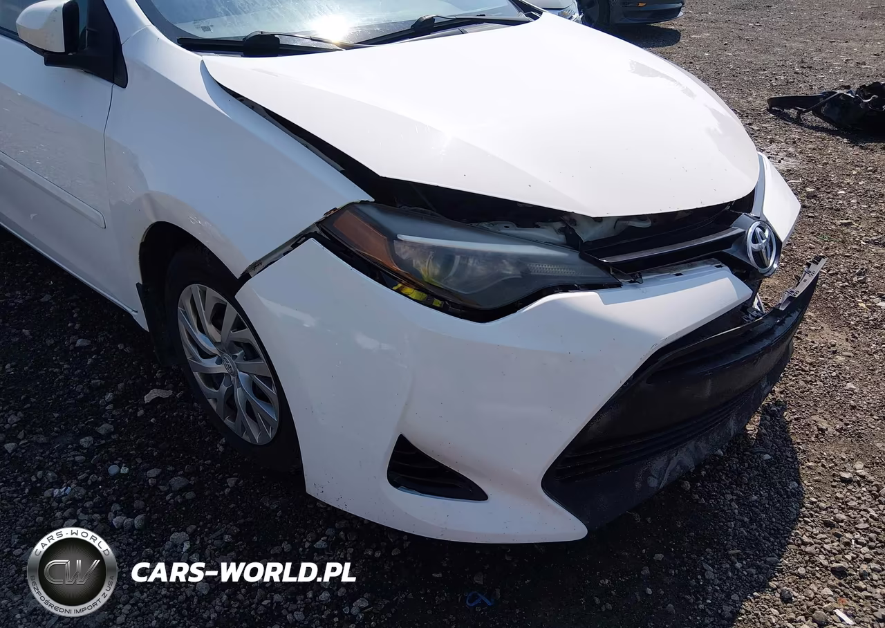 2018 Toyota Corolla Le VIN:2T1BURHE3JC111764 - 17
