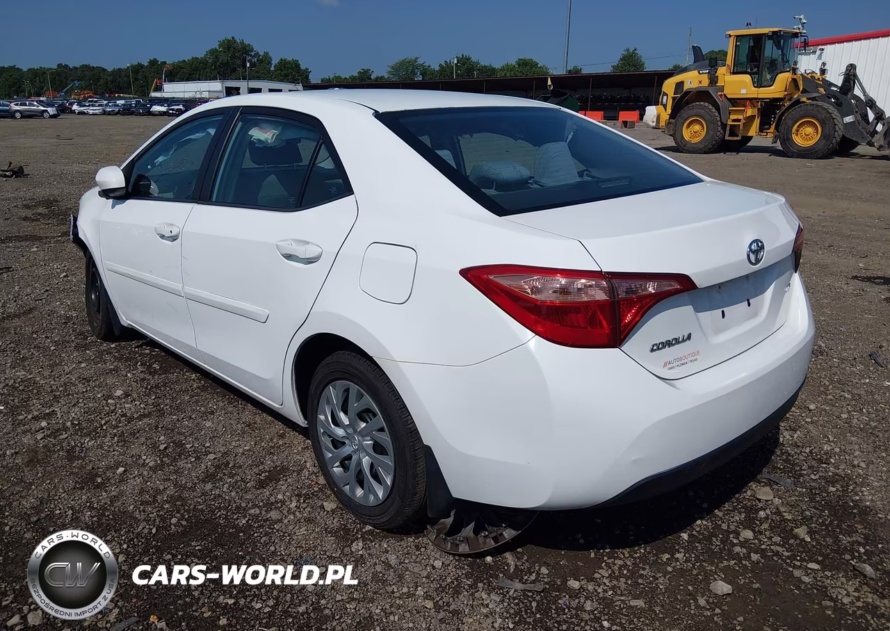 2018 Toyota Corolla Le VIN:2T1BURHE3JC111764 - 3