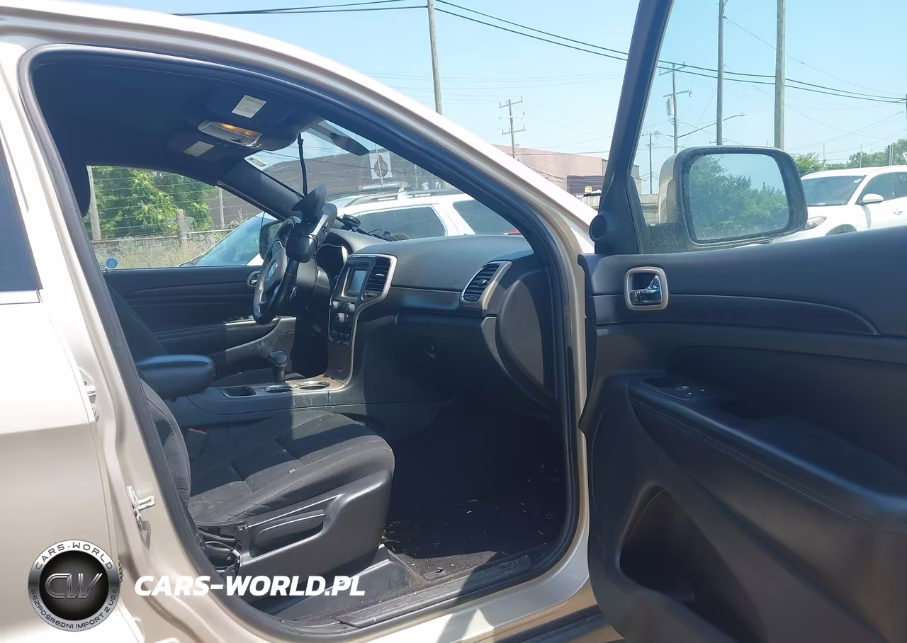 2014 Jeep Grand Cherokee Laredo VIN:1C4RJFAGXEC466270 - 5