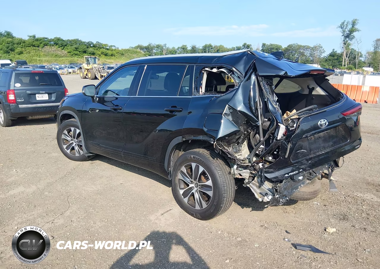 2022 Toyota Highlander Xle VIN:5TDGZRBH0NS241864 - 3