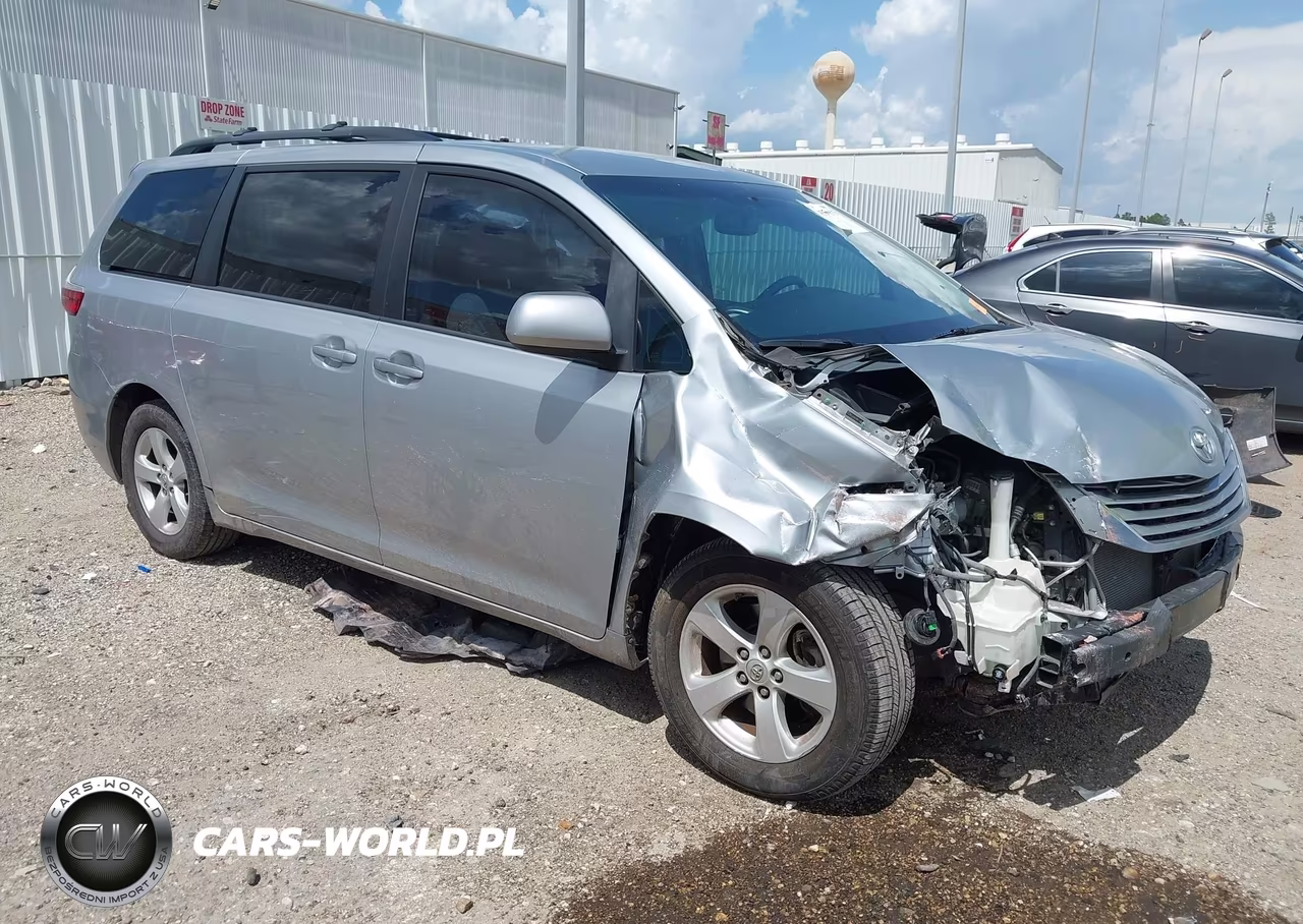 2015 Toyota Sienna Le 8 Passenger