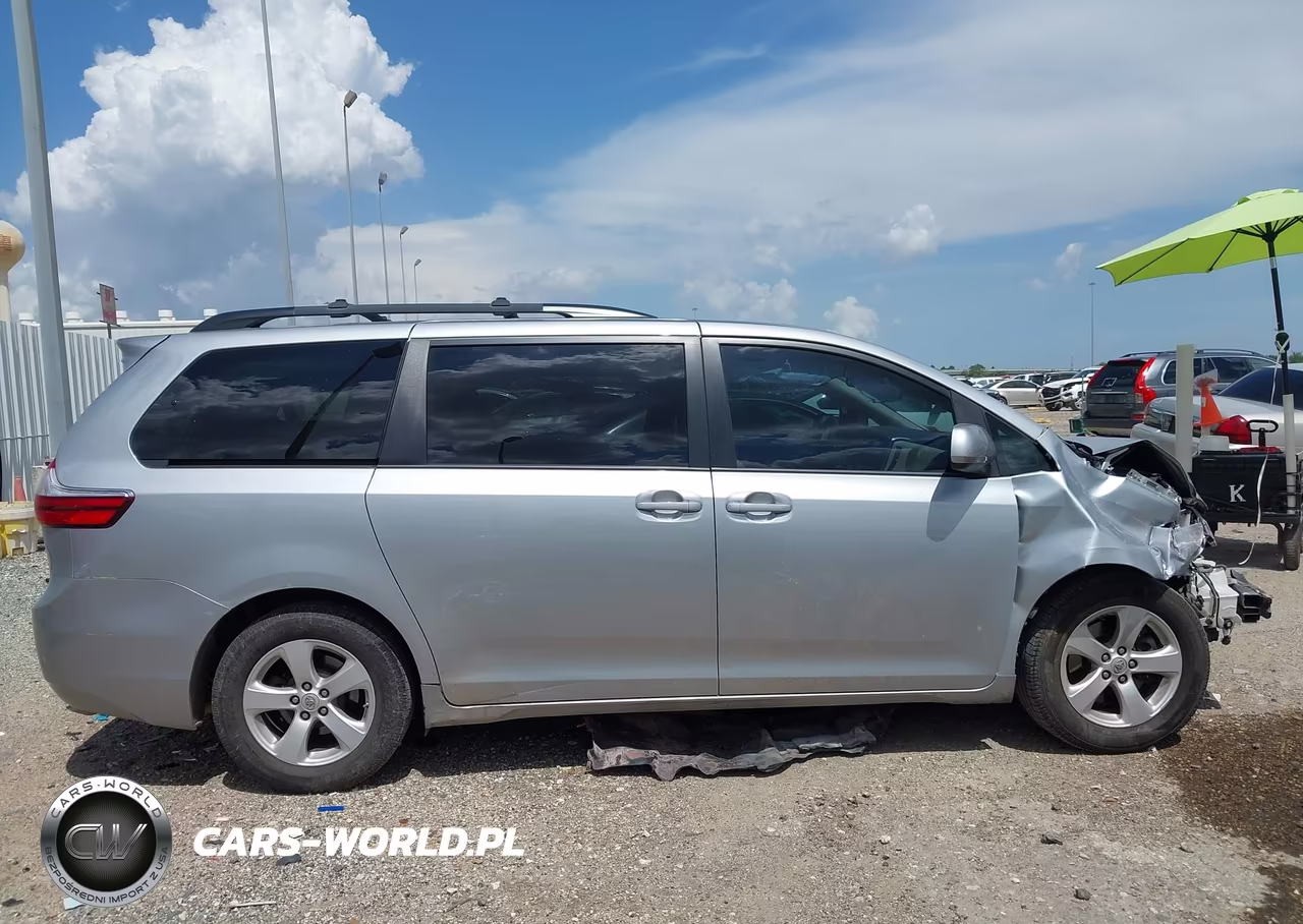 2015 Toyota Sienna Le 8 Passenger VIN:5TDKK3DC0FS680755 - 14