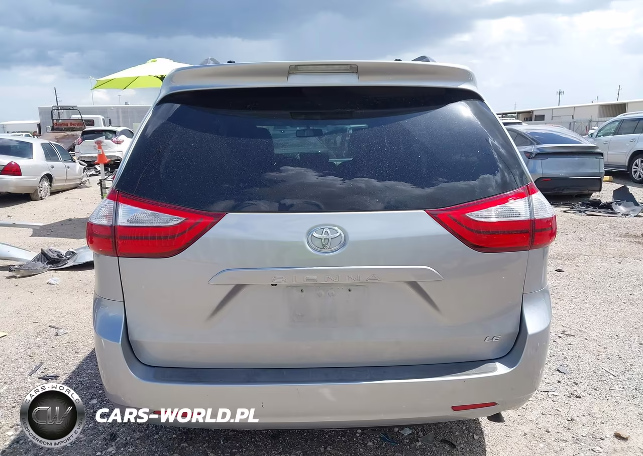 2015 Toyota Sienna Le 8 Passenger VIN:5TDKK3DC0FS680755 - 17