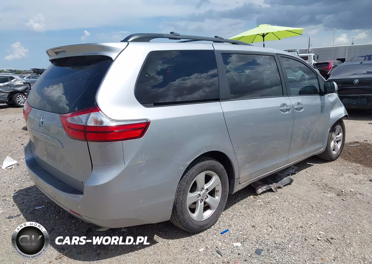 2015 Toyota Sienna Le 8 Passenger VIN:5TDKK3DC0FS680755 - 4