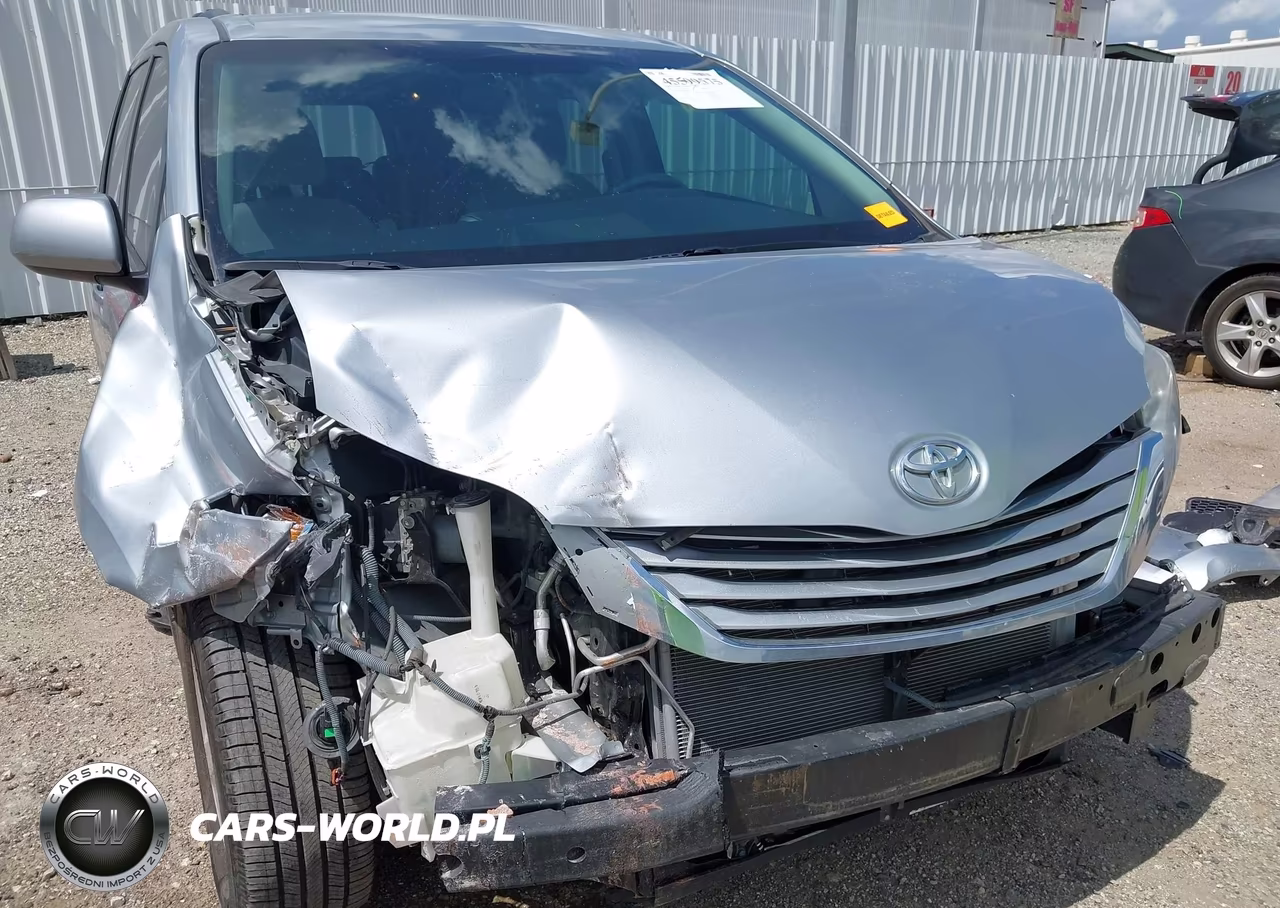 2015 Toyota Sienna Le 8 Passenger VIN:5TDKK3DC0FS680755 - 6