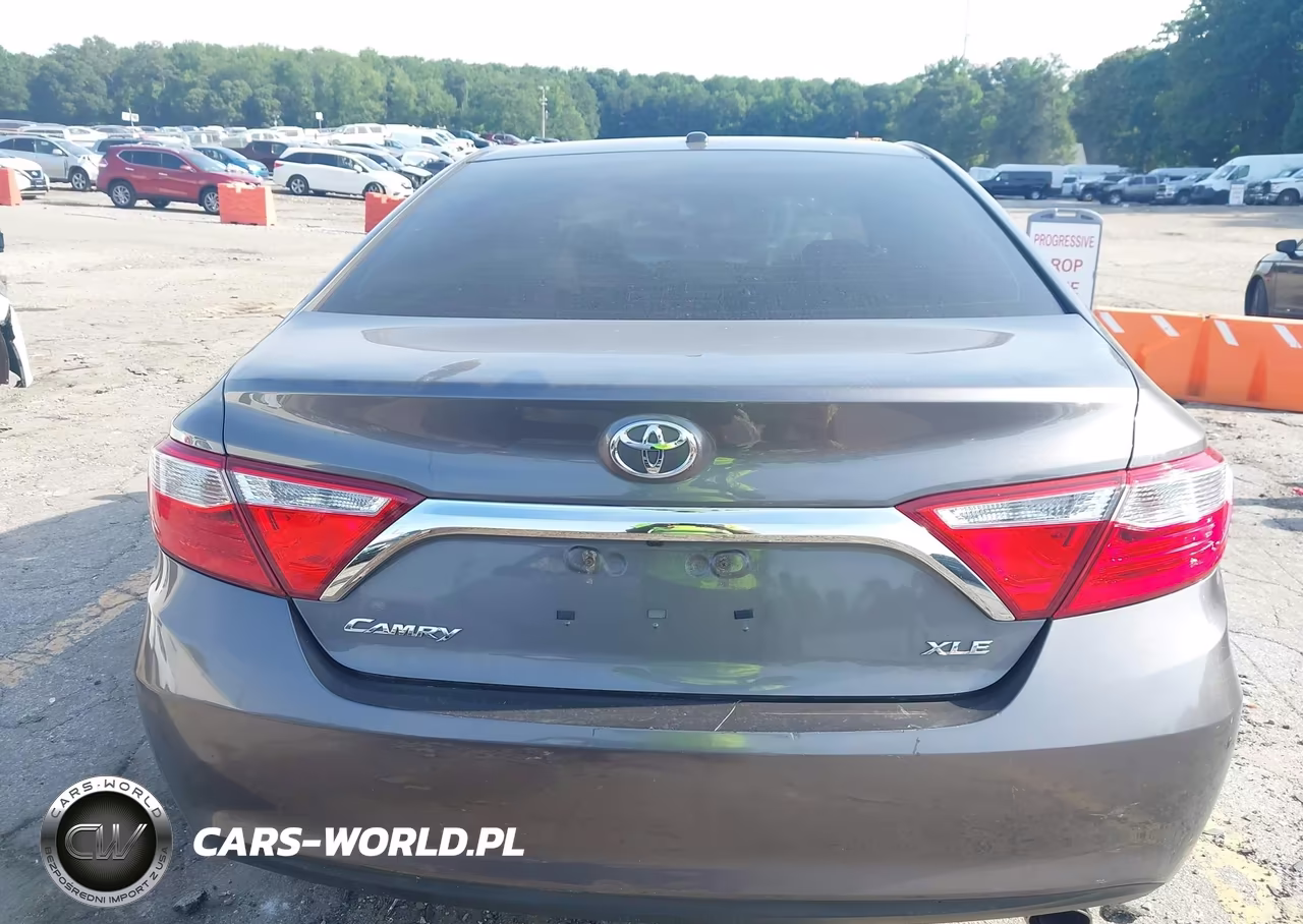 2016 Toyota Camry Xle VIN:4T1BF1FK9GU581003 - 16