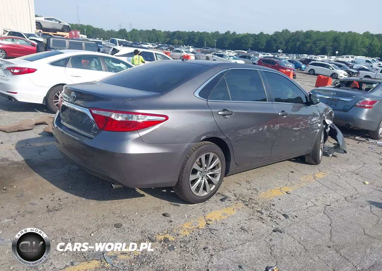 2016 Toyota Camry Xle VIN:4T1BF1FK9GU581003 - 4
