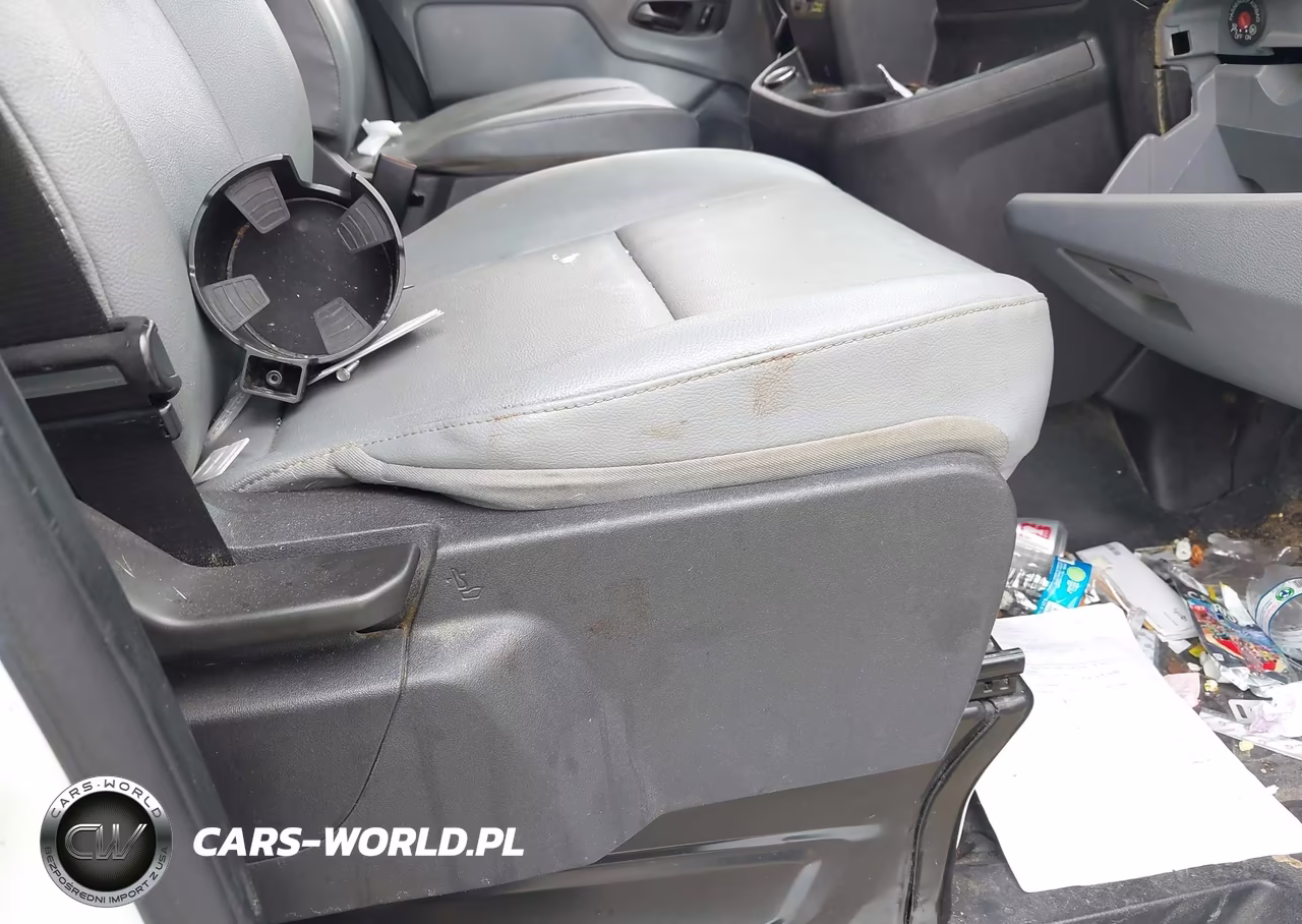 2018 Ford Transit-150 VIN:1FTYE2CM8JKA19545 - 17