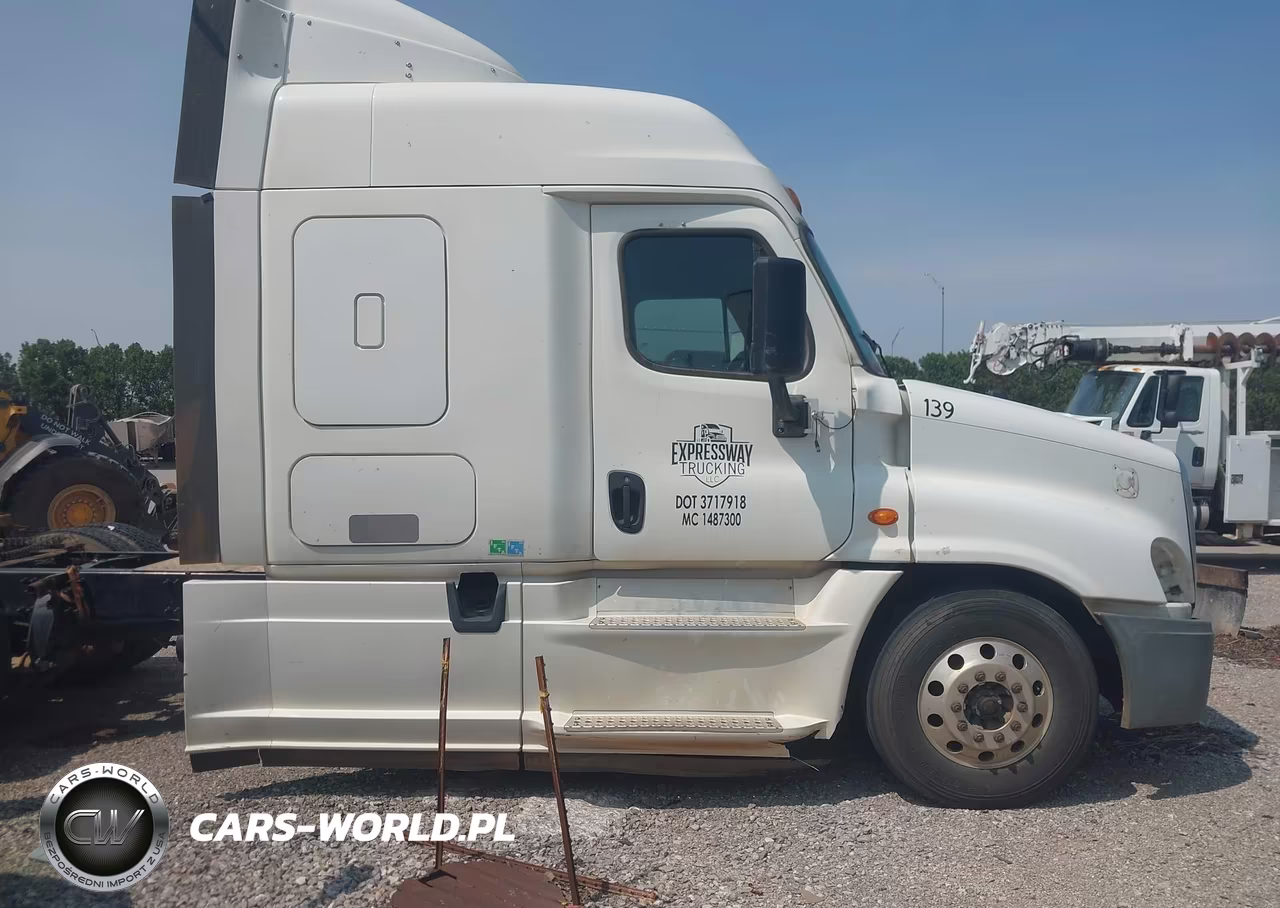 2015 Freightliner Cascadia 125 VIN:1FUJGLDV9FLGE9642 - 16